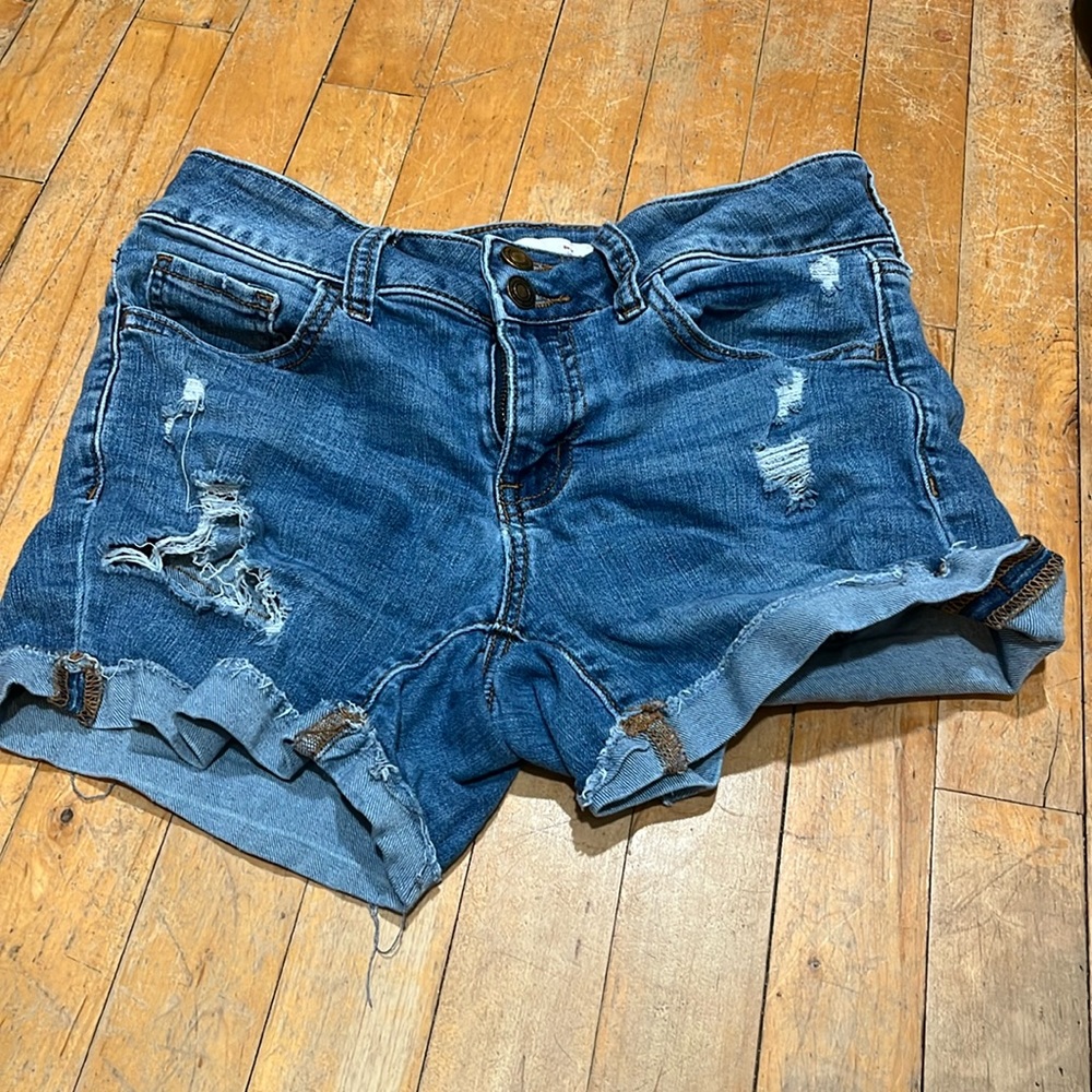 Low rise midi ripped jean shorts